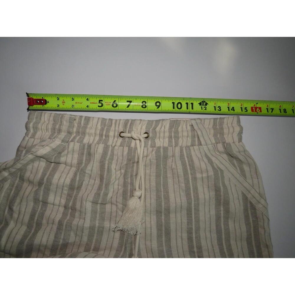 Kohl's 310 Ivory Sage Ruffled Dolphin Hem Beach Shorts NWT SZ Medium - Picture 3 of 4